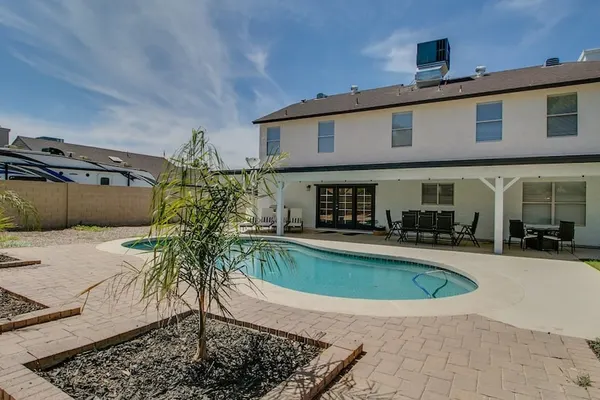 Photo 1 - Upgraded 4-bdrm Beautiful Home W/pool!