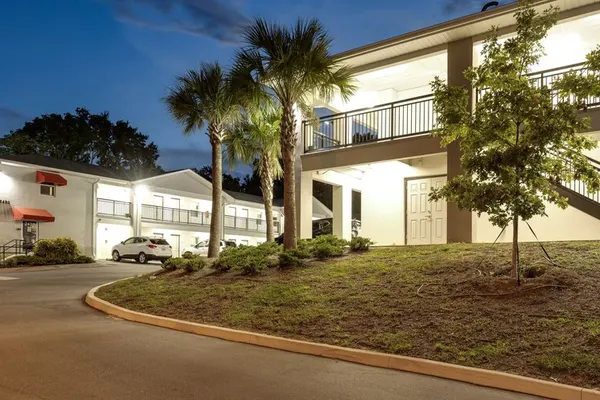 Photo 1 - Baymont by Wyndham Ocala Suites