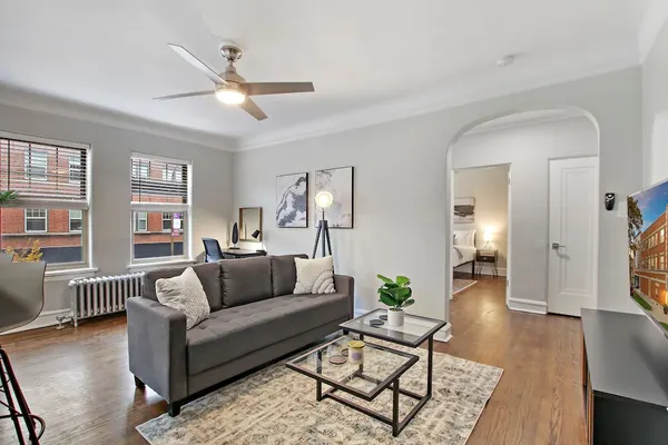 Photo 1 - Adorable 1BR Apartment in Evanston