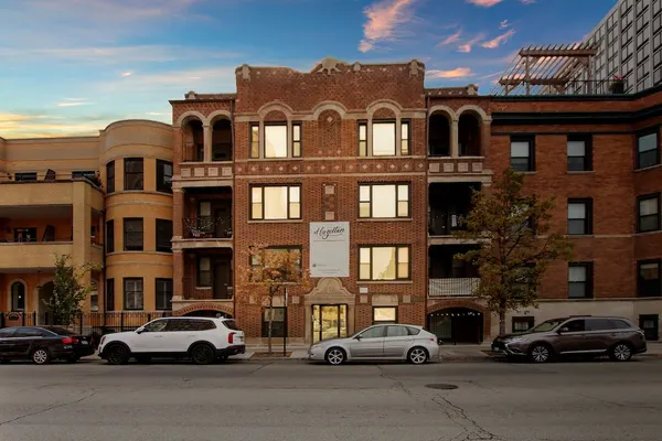 Photo 1 - Uptown Studio Apt Near Shops in Montrose