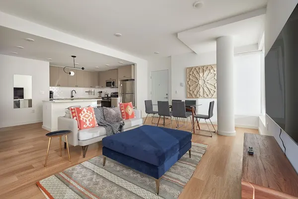 Photo 1 - NEW Fab 4 BR - Outdoor Deck - gym - Mins to NYC