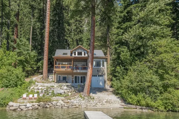 Photo 1 - Lazy Bear Lodge 3 Bedroom Home by NW Comfy Cabins by RedAwning