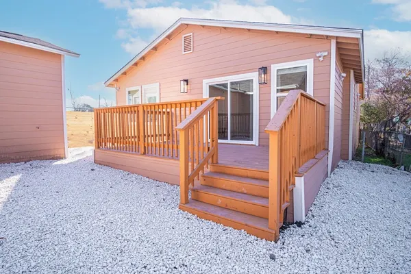 Photo 1 - Adorable 4BR 2BA Close to Riverwalk and Downtown