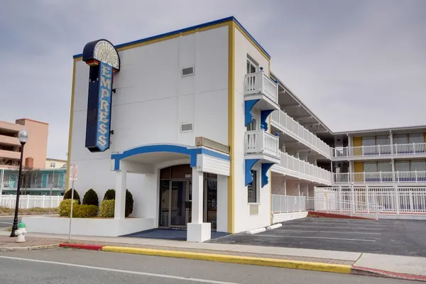Photo 1 - Empress Motel