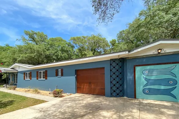 Photo 1 - Kisses Cottage 4 Bedroom Home