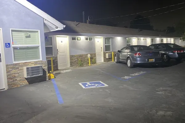 Photo 1 - La Perla Motel
