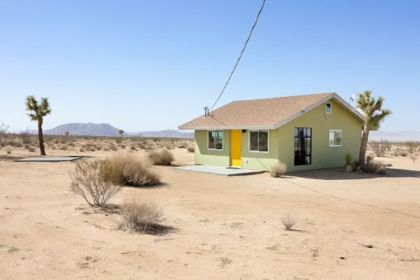 Photo 1 - Relax In Style At The Green Jackrabbit - Hot Tub, Record Player 1 Bedroom Home by RedAwning