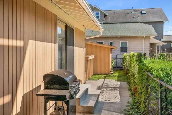 Photo 1 - Seattle Vacation Home - Roy Street
