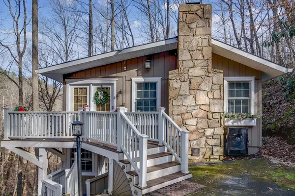 Photo 1 - Spring Creek Cottage 1 Bedroom Chalet by RedAwning