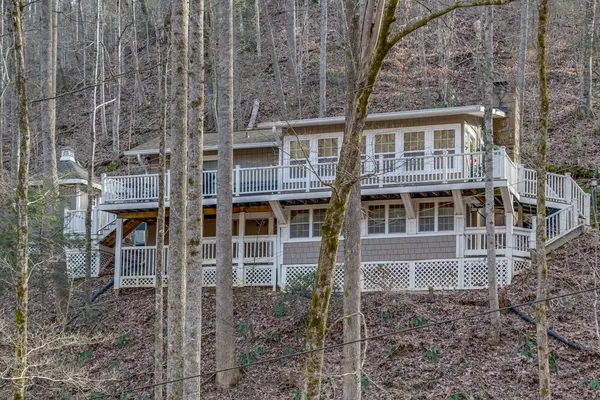 Photo 1 - Spring Creek Cottage 1 Bedroom Chalet by RedAwning