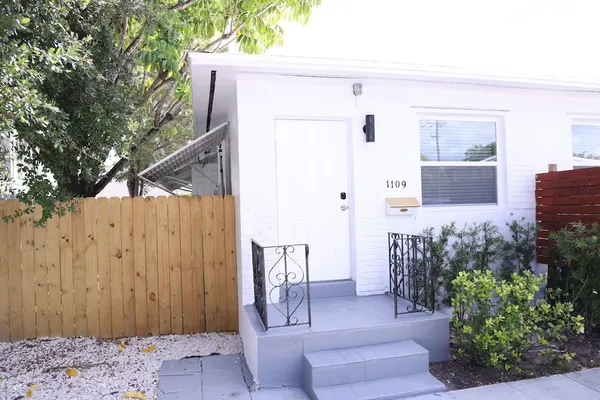 Photo 1 - Douglas Rd Apartments