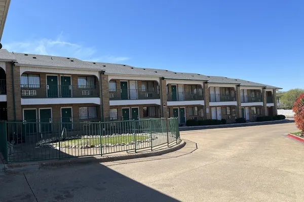 Photo 1 - Executive Inn