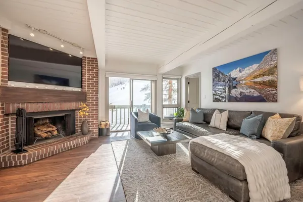 Photo 1 - Updated 2BR Condo w Hot Tub -mountain Views