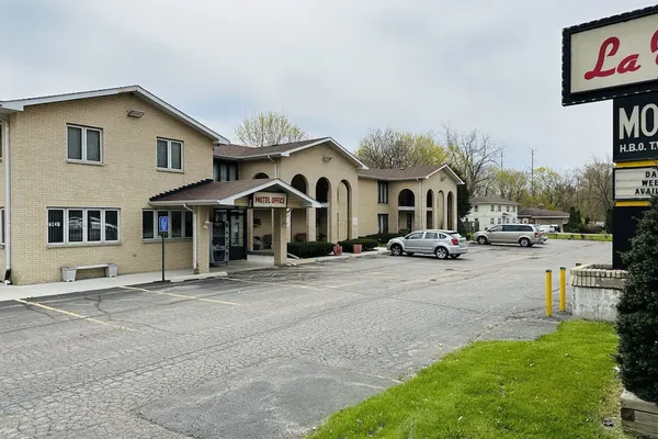 Photo 1 - LA VILLA MOTEL