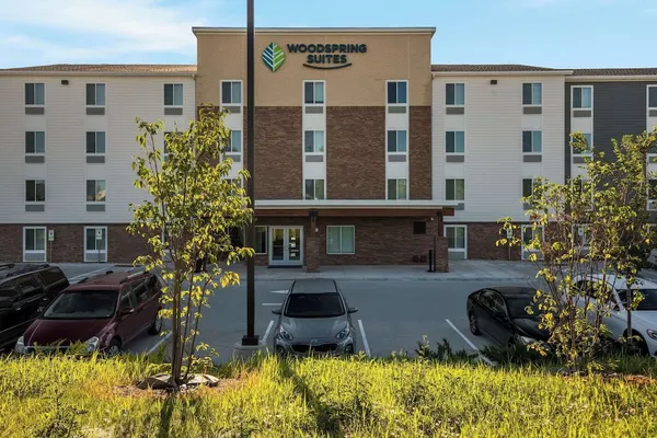 Photo 1 - Woodspring Suites Milwaukee - Menomonee Falls