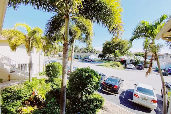 Photo 1 - Coco Palms Apartments By Lowkl