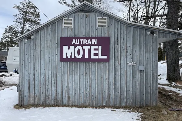 Photo 1 - Autrain Motel