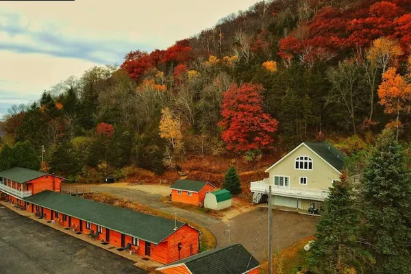 Photo 1 - Scenic Valley Motel