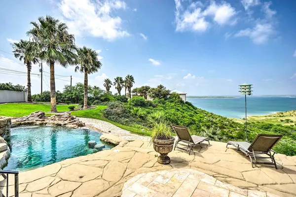 Photo 1 - Luxury Del Rio Home W/pool & Lake Views!
