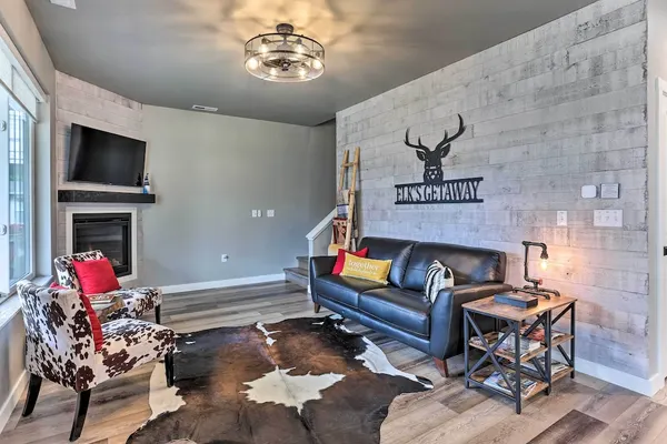 Photo 1 - Spacious, Rustic Spearfish Home: Walk Dtwn!