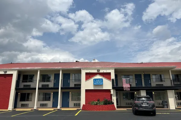Photo 1 - LAKE INN