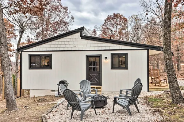 Photo 1 - Picture-perfect Cottage w/ Grill & Fire Pit