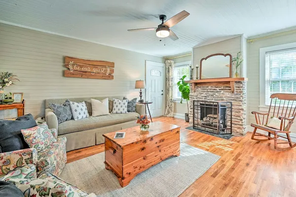 Photo 1 - Farmhouse Cottage on 10 Acres: Trails On-site