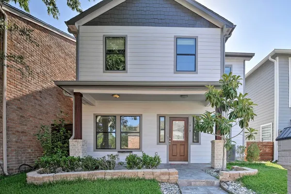 Photo 1 - Updated Home 15 Mins to the Galleria/uptown!