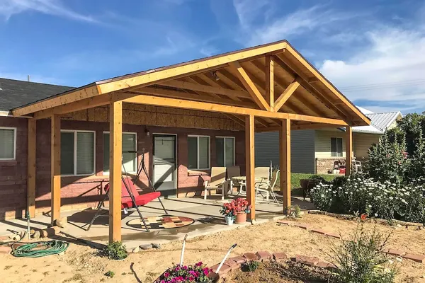 Photo 1 - Tropic Family House - 10 Miles to Bryce Canyon!