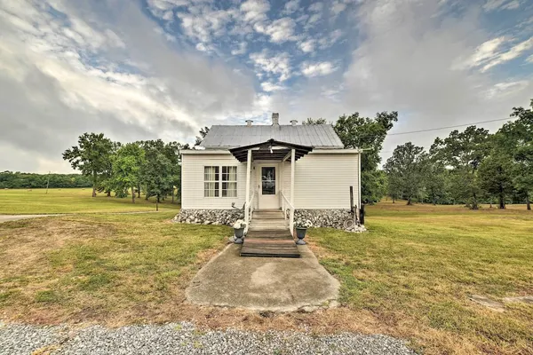 Photo 1 - Serene Mcewen Cottage ~ 2 Mi to Golf Course!