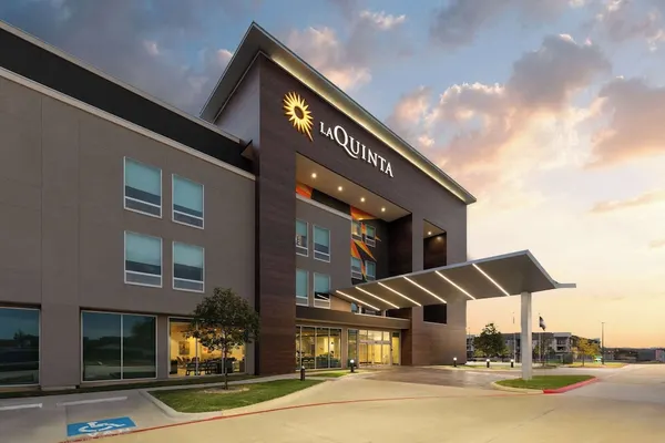 Photo 1 - La Quinta Inn & Suites by Wyndham Austin Parmer/Tech Ridge