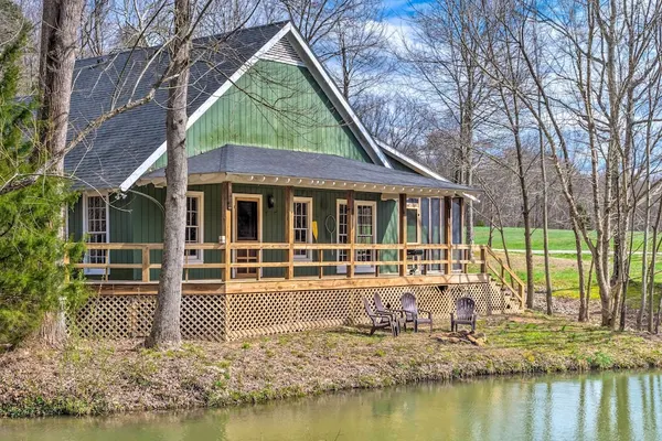 Photo 1 - Bright Green Gables Cabin: Hike, Swim & BBQ