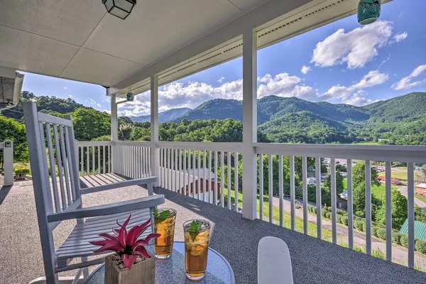 Photo 1 - Maggie Valley House w/ Mtn Views - 1 Mi to DT