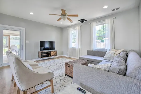 Photo 1 - Idyllic Pasadena Retreat With Garden + Hot Tub!