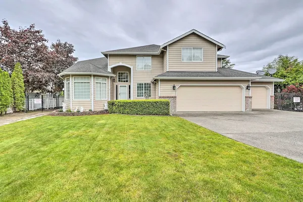 Photo 1 - Spacious Kent Home: Great for Large Families!