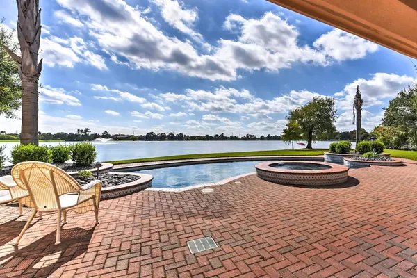 Photo 1 - Lakefront Houston House - 1 Mi to Space Center!