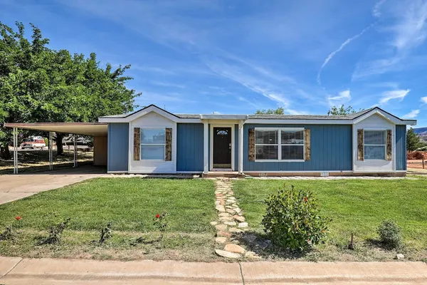 Photo 1 - La Verkin Home w/ Yard, Covered Patio & Grill