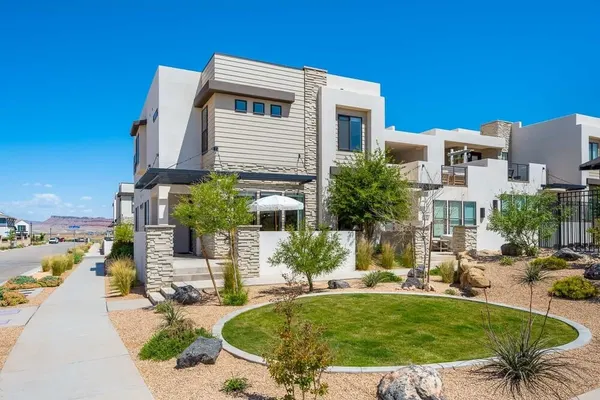 Photo 1 - Sun-kissed At Desert Color 5 Bedroom Townhouse
