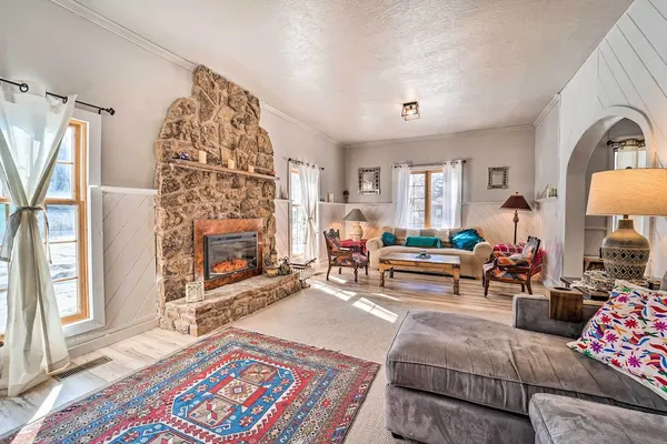 Photo 1 - 'dolorable' Home w/ Yard, - Walk to River!