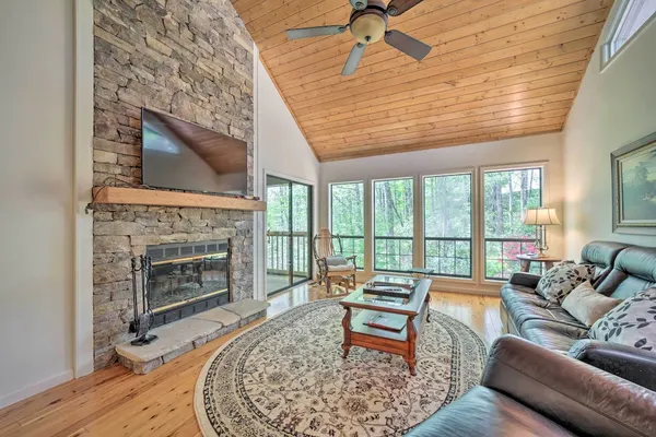 Photo 1 - Scenic Sapphire Condo w/ Deck + Gas Grill!