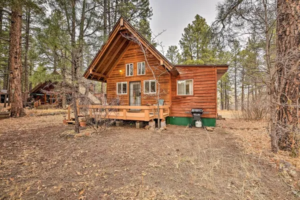 Photo 1 - Cute Pinetop Cabin w/ Gas Grill - Hike & Golf!
