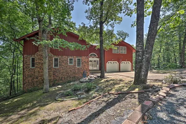 Photo 1 - Cozy Hot Springs Village Lodge - Near Lake Desoto!