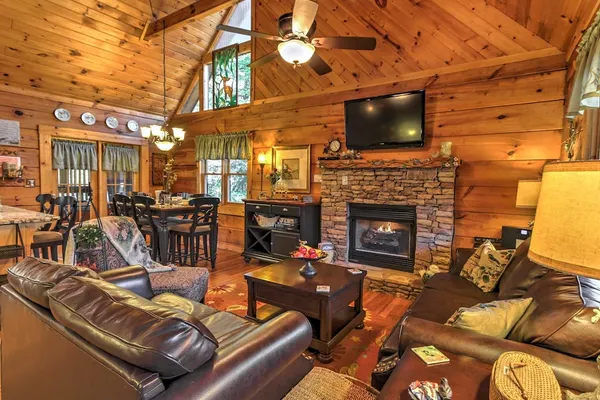 Photo 1 - 'cozy Nest' Gatlinburg Cabin w/ Porch & Jacuzzi!