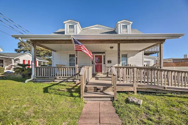 Photo 1 - Charming Retreat w/ Water View, Walk to Downtown