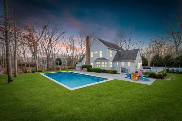 Photo 1 - 3BR w Pool and Hot Tub Birchwood by Rovetravel