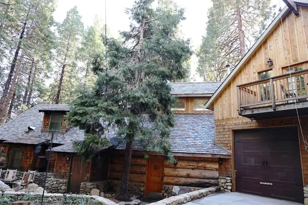Photo 1 - Root-stone Lodge 4 Bedroom Cabin by RedAwning