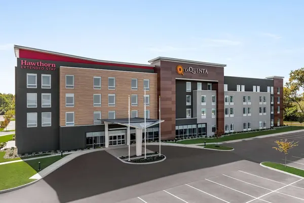 Photo 1 - La Quinta Inn & Suites By Wyndham Mount Laurel / Moorestown