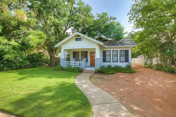 Photo 1 - Luxury Near Main With Hot Tub