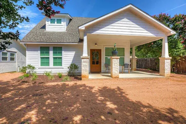 Photo 1 - Stunning Home With Hot Tub - Walk to Main