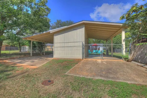 Photo 1 - Elegant and Stylish Glenmoor Abode - 5 min to Town